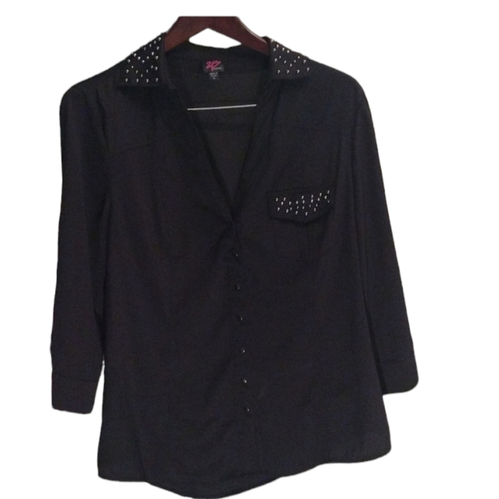 Bebe quarter sleeve blouse women's size medium.  Great condition.